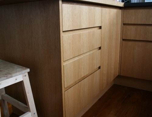 Handle-free Bevelled-edge drawer fronts